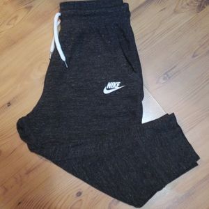 Nike jogger capris